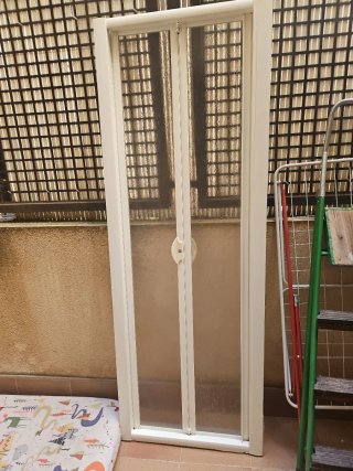 Mampara de ducha cristal y plástico