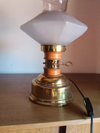 Lámpara de mesa vintage estilo quinqué
