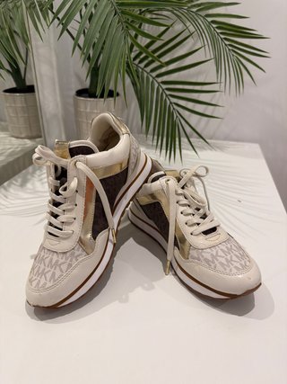Zapatillas Michael Kors Beige y Dorado
