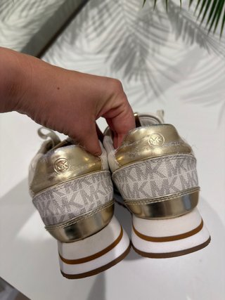 Zapatillas Michael Kors Beige y Dorado