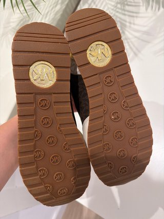 Zapatillas Michael Kors Beige y Dorado