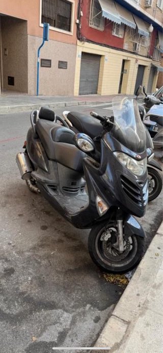 Dink Grand Dink 125cc Maxi Scooter Negra