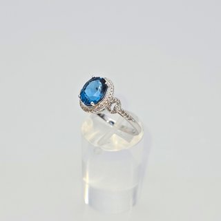 Anillo Oro Blanco 18K Piedra central, 3.78gr, T-20