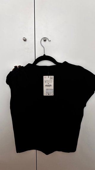 Top Zara M asimétrico detalle dorado