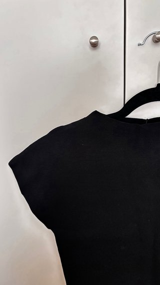 Top Zara M asimétrico detalle dorado