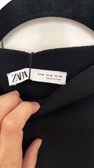 Top Zara M asimétrico detalle dorado