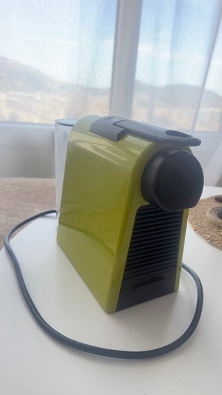 Cafetera Nespresso Essenza Mini Verde