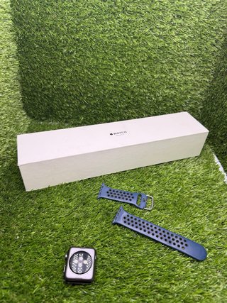Apple Watch Series 3 de 42 mm con caja