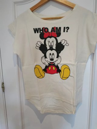 Camiseta Mickey y Minnie Who Am I?