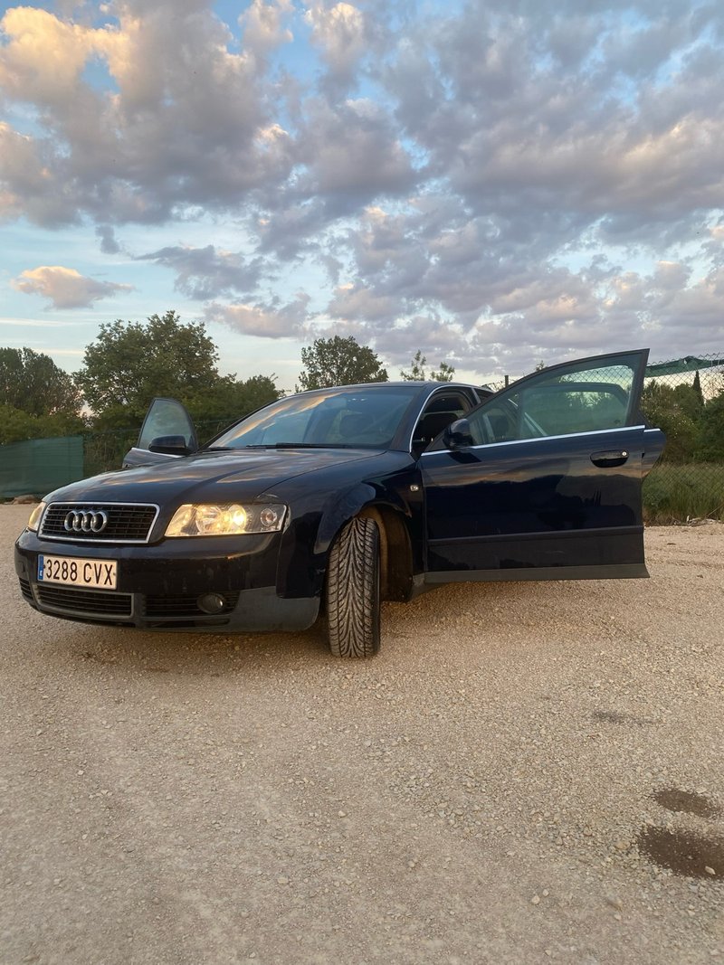 Audi A4 2004 - foto 1