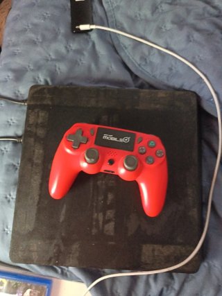 PS4 (PlayStation 4) Negra + 7 Juegos + 1 Mando
