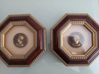 2 Cuadros Octogonales Césares Roma Madera Dorada