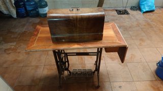 Mesa antigua máquina de coser