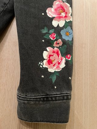 Chaqueta Jean Negra Flores H&M