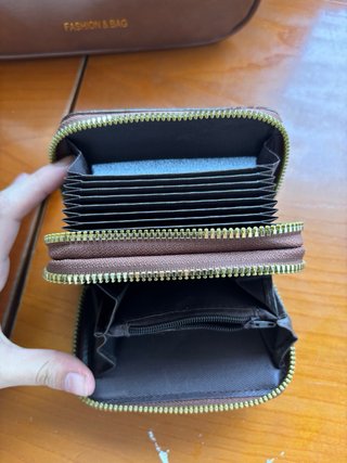 Bolso marrón elegante con cartera incluida