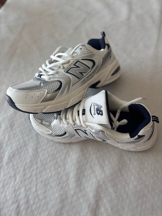 Tênis New Balance 530 Prata e Branco