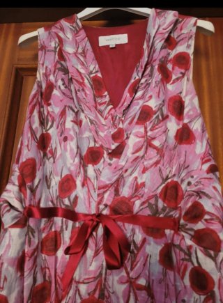 Vestido floral rosa y rojo