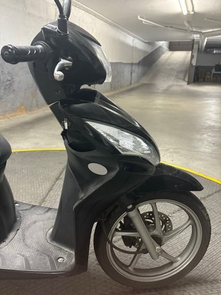 Honda Vision 110 Scooter Negra