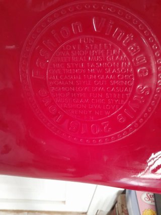 Bolso rojo charol con asas y correa