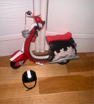 Zombimoto (scooter/vespa) de Ghoulia Yelps