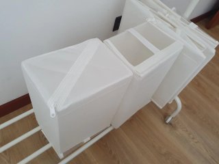 Burro de ropa IKEA RIGGA + cajas de zapatos SKUBB