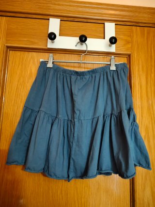 Falda azul volantes