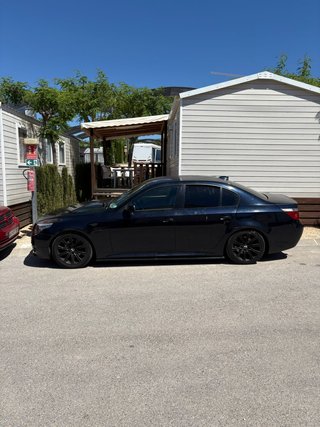 BMW 520d (full black)