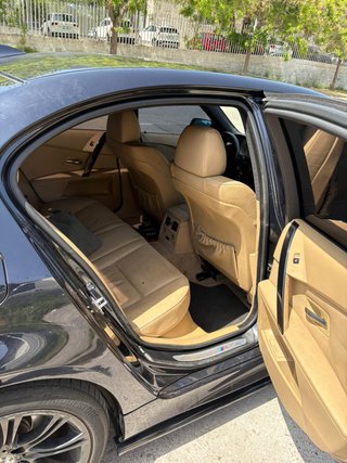 BMW 520d (full black)