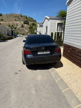 BMW 520d (full black)