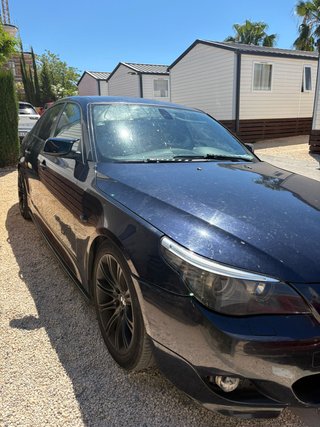 BMW 520d (full black)