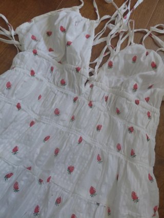 Vestido Stradivarius fresas blanco