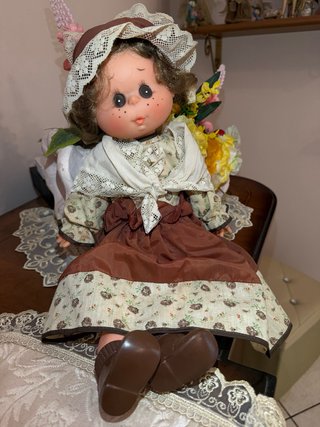 Bambola vintage con abito floreale Zanini Zambelli