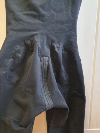 Faja postoperatoria negra con enca