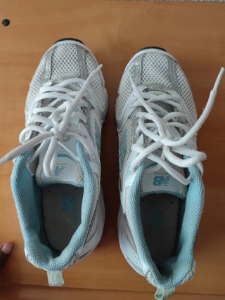 Zapatillas New Balance Gris y Blanco
