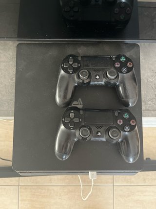 PS4 1TB con 2 mandos