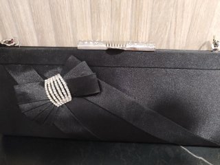 Bolso de fiesta negro con pedrería