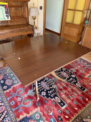 Mesa plegable de madera antigua