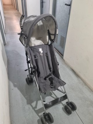 Silla de paseo bebé gris