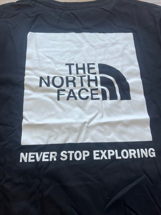 Camiseta The North Face Negra