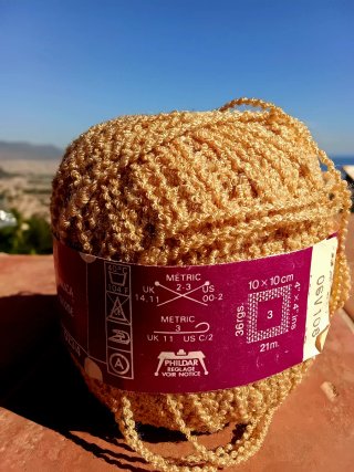 9 gomitoli filato Phildar boucle beige dorato