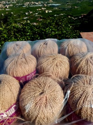 9 gomitoli filato Phildar boucle beige dorato