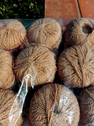 9 gomitoli filato Phildar boucle beige dorato