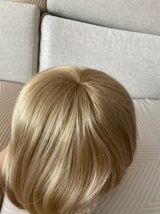 Peluca rubia corte medio estilo Care