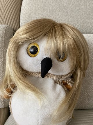 Peluca rubia corte medio estilo Care