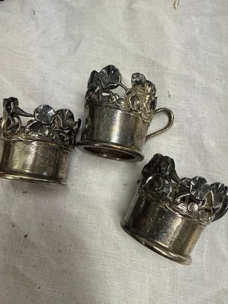 Posavasos de metal con diseño  y servilletero