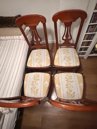 Juego de 4 sillas de comedor de madera