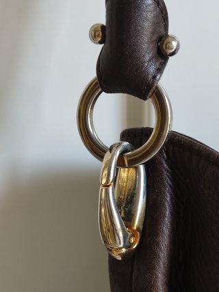Bolso de piel marrón
