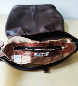 Bolso de piel marrón