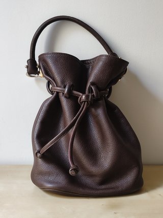 Bolso de piel marrón