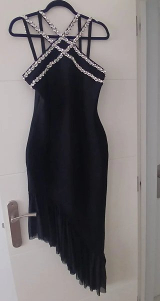 Vestido negro con pedrería
